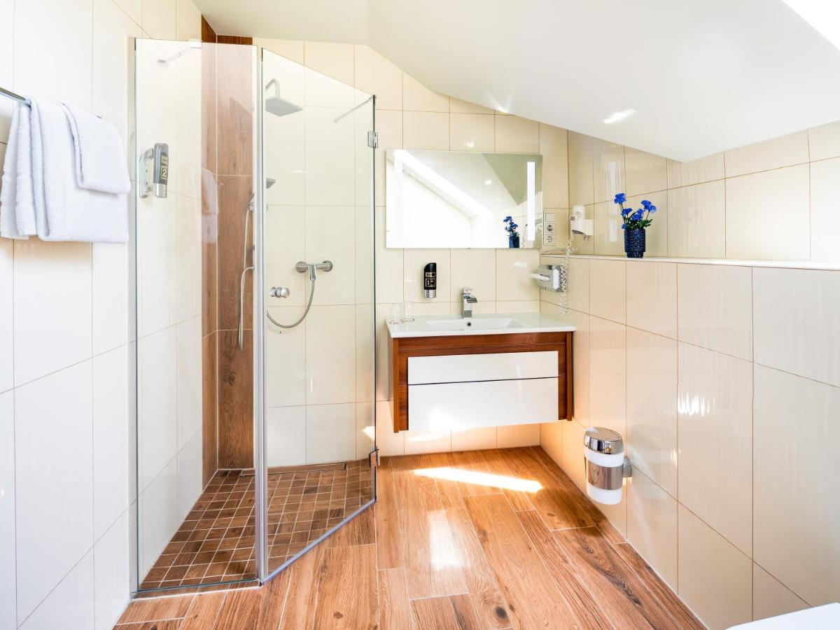 Kristallhotel Fettehenne Leverkusen Esterno foto